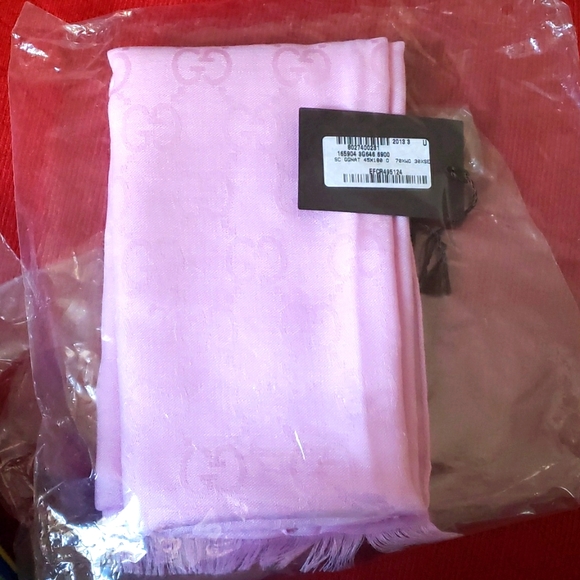 NWT Authentic Gucci Scarf Light Pink - Picture 3 of 6
